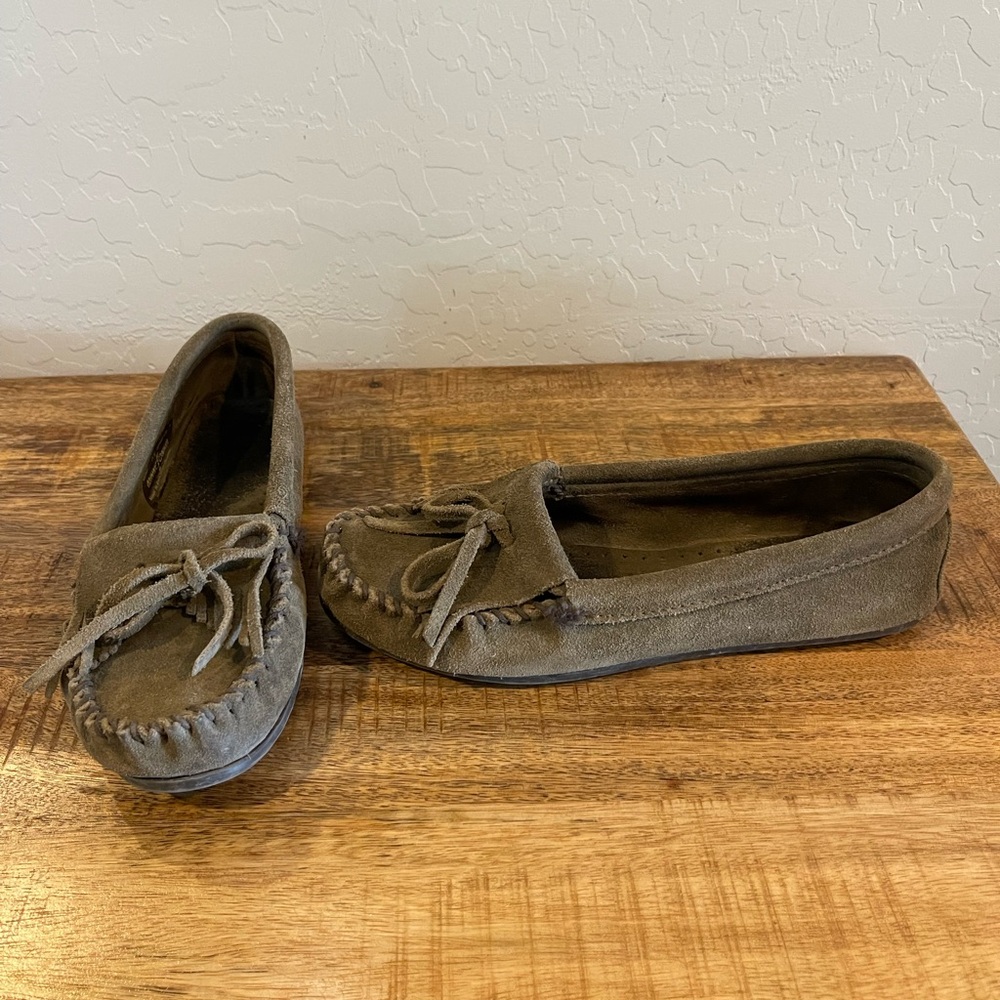 Minnetonka Women's Moccasins - Brown Suede